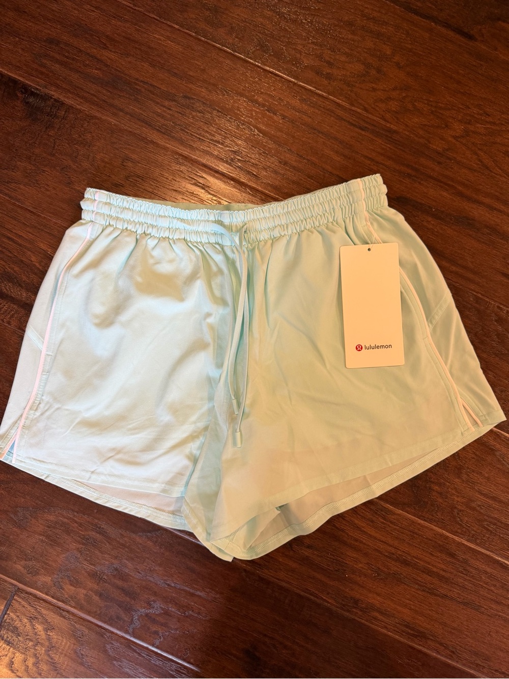 Lululemon Lightweight High-Rise Relaxed Short 3" - Picture 3 of 6
